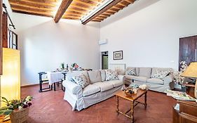 Oltrarno Apartment